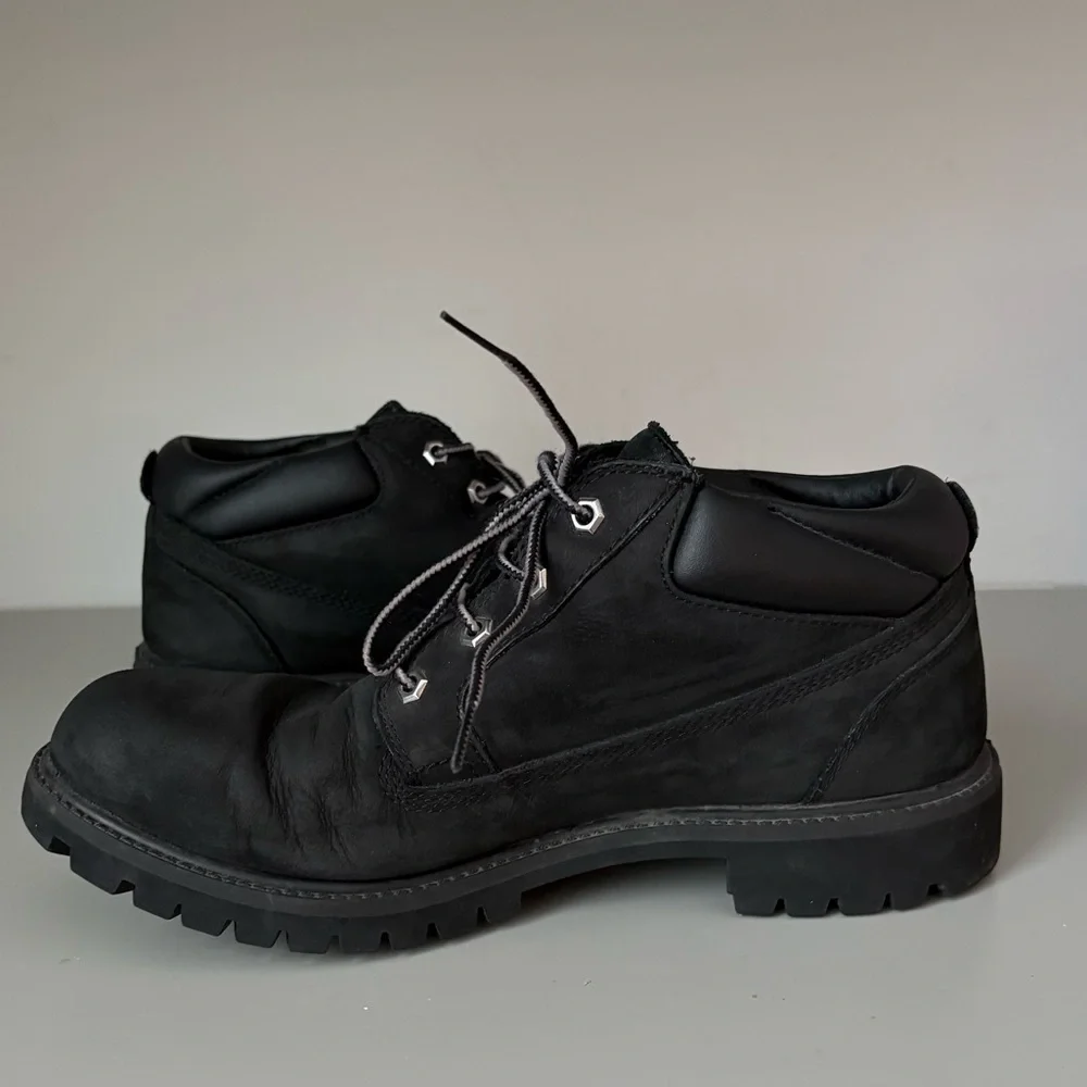 Timberland Men’s Black Leather Chukka Work Boots – Size 11